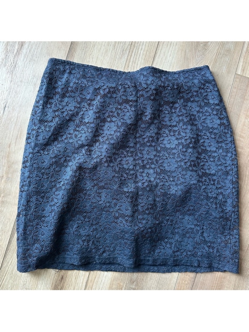 Hollister Black Lace Pencil Skirt large - Picture 3 of 3